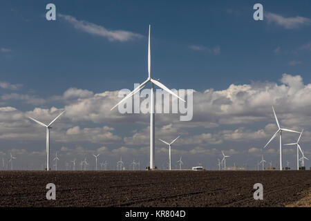 Taft, Texas - éoliennes près du golfe du Mexique. Ils font partie de la ferme éolienne de Papalote Creek, qui a 196 éoliennes produisant 380 MW. Banque D'Images