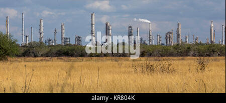 Trois Rivières, Texas - la raffinerie Valero, qui traite principalement de l'huile brute extraite de la Eagle Ford Shale. Banque D'Images