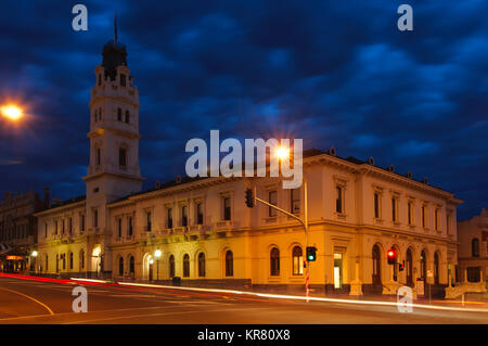 University of Ballarat durant la nuit, l'ancien bureau de poste, Ballarat, Victoria, Australie Banque D'Images