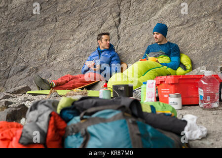 Camp de base pour un voyage de camping sauvage Banque D'Images