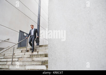 Businessman dans l'escalier Banque D'Images