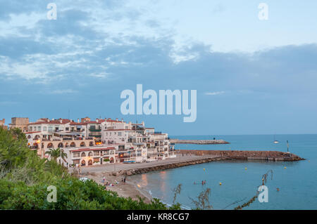 Vue sur le roc de Sant Gaietà, village typique, Roda de Berà, Catalogne, Espagne Banque D'Images