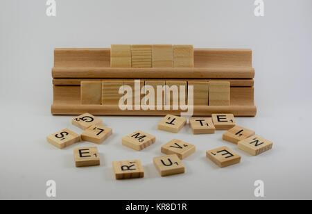 Tuiles de scrabble vierge que vous pouvez mettre vos propres lettres. Banque D'Images