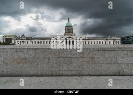 L'Irlande, Dublin, Inns Quay, quatre cours par jour nuageux Banque D'Images