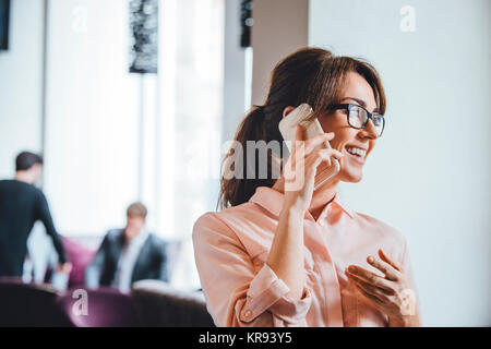 Business woman on the phone Banque D'Images