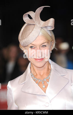 Helen Mirren assiste à la 59e BFI London Film Festival Projection de Gala Accenture de Trumbo à Odéon Leicester Square à Londres. © Paul Treadway Banque D'Images