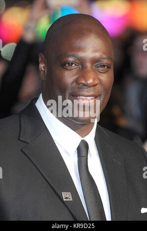 Adewale Akinnuoye-Agbaje assiste à la 59e BFI London Film Festival Projection de Gala Accenture de Trumbo, Odeon Leicester Square, Londres. © Paul Treadway Banque D'Images