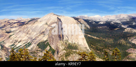 Demi Dôme à Yosemite National Park vu de sentinel dome Banque D'Images