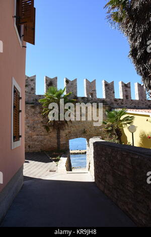 novigrad,ville,mur de ville,remparts,fortification,porte de ville,passage,mur Banque D'Images