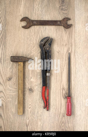 Outils anciens sur fond de bois Banque D'Images