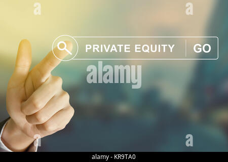 En cliquant sur la main d'affaires private equity bouton sur la barre d'outils de recherche Banque D'Images