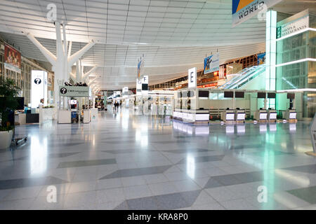 Tokyo Haneda International Airport Terminal hall intérieur spacieux et lumineux. Haneda, à Tokyo, Japon 2017. Banque D'Images