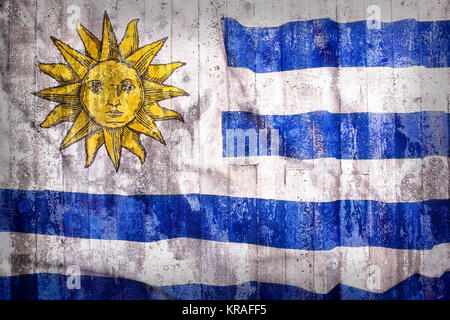 Grunge style de l'Uruguay drapeau sur un mur de brique pour le fond Banque D'Images