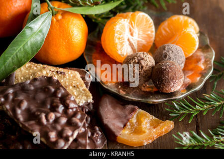 Chocolat, truffes et tangerins Banque D'Images