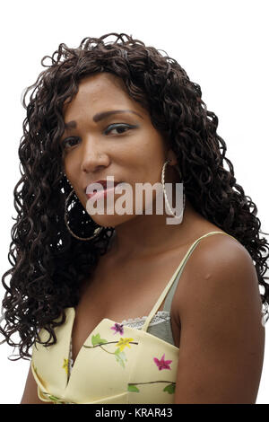 Belle femme africaine avec une robe jaune à fleurs Banque D'Images