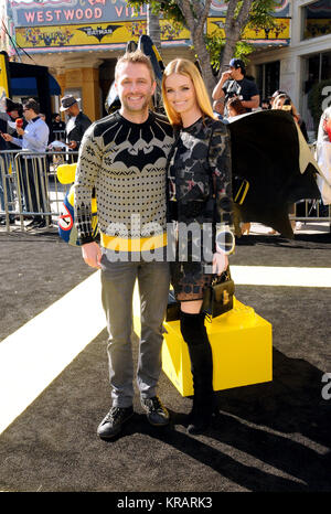 WESTWOOD - 4 février : (L-R) personnalité de la télévision Chris Hardwick et modèle / actrice Lydia Hearst assister à la première mondiale de Warner Bros Pictures 'Le film' LEGO Batman à Regency Village Theatre Le 4 février, 2017 à Westwood, en Californie. Photo de Barry King/Alamy Stock Photo Banque D'Images