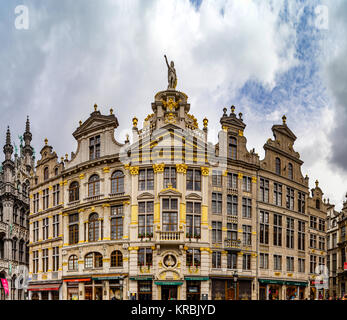 Editorial : le 16 avril 2017 : Bruxelles, Belgique. Street view panoramique haute résolution. Zone piétonne à la Grand place. L'Europe. Banque D'Images