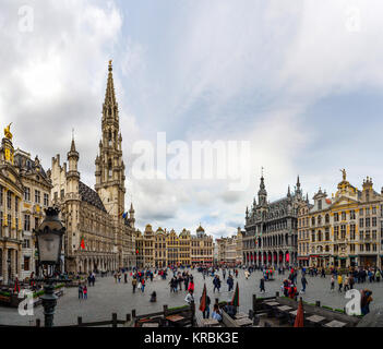 Editorial : le 16 avril 2017 : Bruxelles, Belgique. Street view panoramique haute résolution. Zone piétonne à la Grand place. L'Europe. Banque D'Images