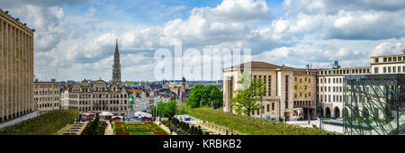 Editorial : le 16 avril 2017 : Bruxelles, Belgique. Street view panoramique haute résolution. Célèbre Kunstberg ou le Mont des Arts des jardins. L'Europe. Banque D'Images