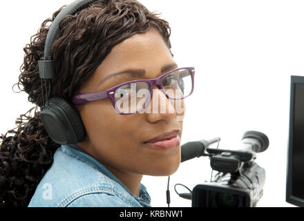 Pretty young African American Woman Video Editor Banque D'Images