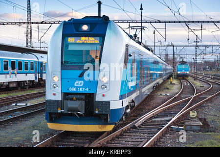 InterPanter Praha-Brno rychlík, Smichov, Prague, Ceska Republika / Inter Panter, train rapide de la gare de Smichov, Prague, République Tchèque Banque D'Images