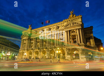 Vue de nuit du Palais Garnier, l'Opéra à Paris Banque D'Images