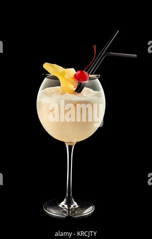 Pina Colada cocktail sur fond noir Banque D'Images