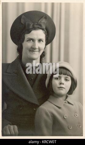 Mère et fille dans un studio photo Banque D'Images