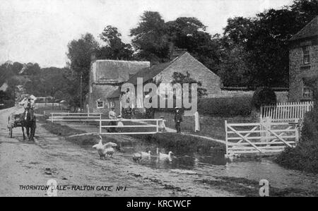 Scène à Malton Gate, Thornton Dale (Thornton-le-Dale), près de Pickering, North Yorkshire. Date : vers 1910 Banque D'Images