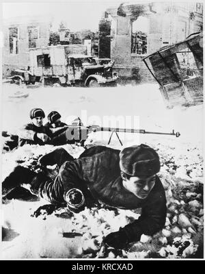 Red Army soldies vous attendent parmi les ruines Date : 1942 - 1943 Banque D'Images