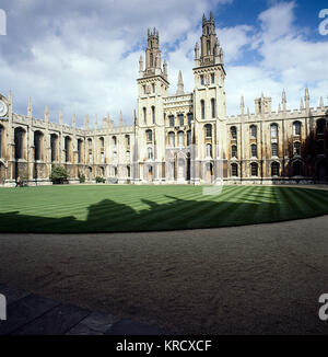 Le College of All Souls of the Faithful Departed a été fondé par Henri VI et Henry Chichele (membre du New College et archevêque de Canterbury) le 20 mai 1438. Banque D'Images