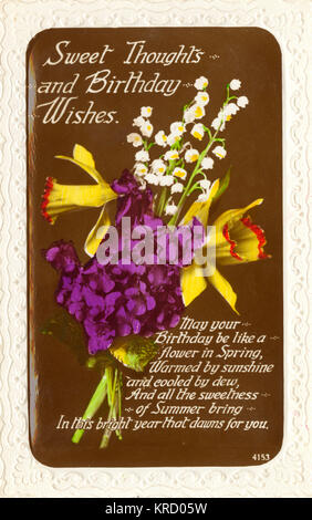 Carte d'anniversaire avec violettes, nénuphars et jonquilles Banque D'Images