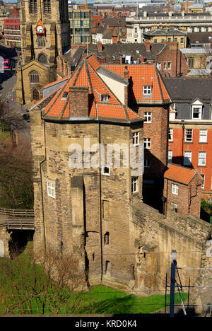 La 'porte noire' (anciennement la porte d'entrée du château), Newcastle upon Tyne vu du donjon du château. Banque D'Images