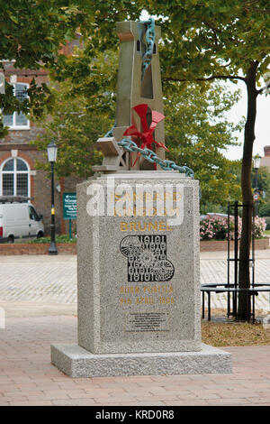 Le nouveau monument à Isambard Kingdom Brunel, dévoilé en 2007 à St George's Square, Portsea, Hampshire, pour commémorer le 200e anniversaire de la naissance de Brunel. Banque D'Images