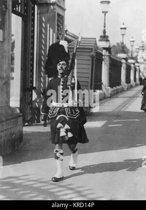 Garde des Highlands en service au palais de Buckingham Banque D'Images