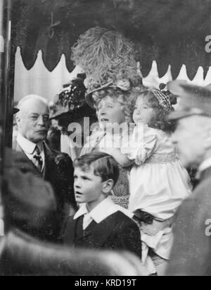 Comtesse de Warwick au mariage de son fils Banque D'Images