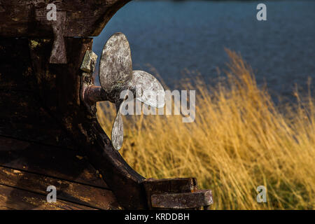 Détail d'un vieux bateau de pêche renversé sur le bord de la mer Banque D'Images