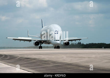 Les terres d'Airbus Beluga au KSC Banque D'Images