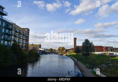 D'Hackney Wick London UK Octobre 2017 - Canaux autour du développement de l'Île du poisson Banque D'Images