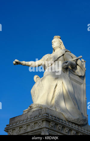 Statue de la reine Victoria à Southend sur Sea Essex manquant un doigt à cause de vandales. Érigée pour célébrer son jubilé de diamant Banque D'Images