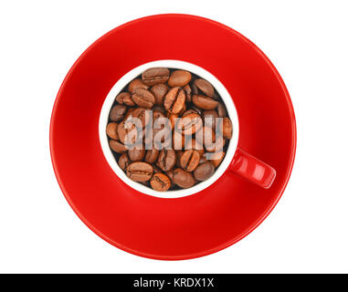 En rouge, les grains de café espresso cup isolated on white Banque D'Images