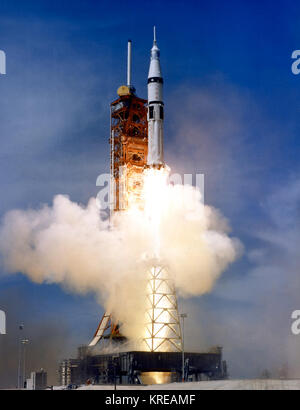 Lancement d'apollo-Soyouz test project (MIX) Fichier Test Apollo-soyouz Saturn IB Lancement du projet Banque D'Images