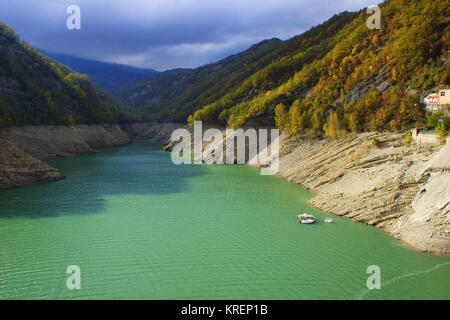 Réservoir Riracoli. Lac De Montagne Banque D'Images