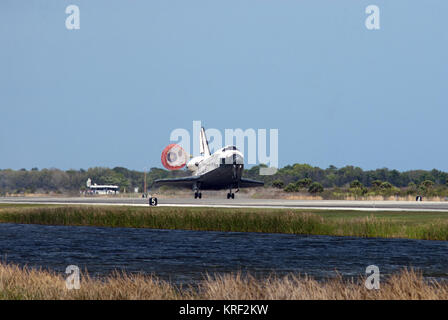 STS-133 L'Atterrissage au Centre spatial Kennedy 12 Banque D'Images