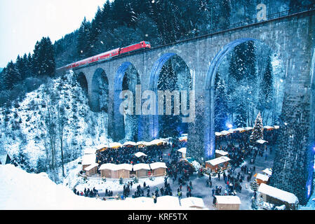 Marché de Noel dans la gorge de Ravenne, de l'Allemagne. En hiver vue incroyable. Banque D'Images