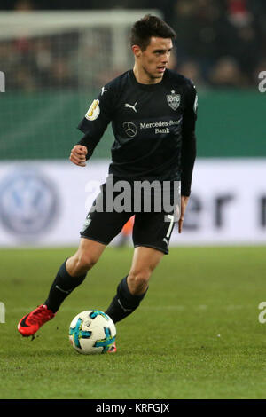 Mainz, Allemagne. Déc 19, 2017. Stuttgart, Josip Brekalo en action au cours de la DFB Allemand match de foot entre FSV Mainz 05 et le VfB Stuttgart dans l'Opel Arena à Mainz, Allemagne, 19 décembre 2017. Crédit : Thomas Frey/dpa/Alamy Live News Banque D'Images