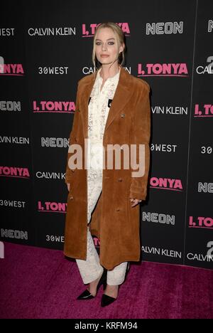 Margot Robbie aux arrivées pour I, Tonya Premiere, Cinema Village East, New York, NY Le 28 novembre, 2017. Photo par : Kristin Callahan/Everett Collection Banque D'Images