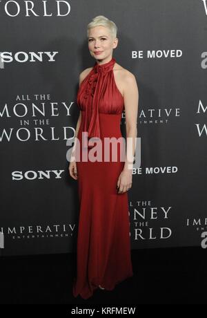 Los Angeles, CA. Dec 18, 2017. Michelle Williams aux arrivées pour tout l'ARGENT DE LA PREMIÈRE MONDIALE, Samuel Goldwyn Theatre, Los Angeles, CA, 18 décembre 2017. Credit : Dee Cercone/Everett Collection/Alamy Live News Banque D'Images