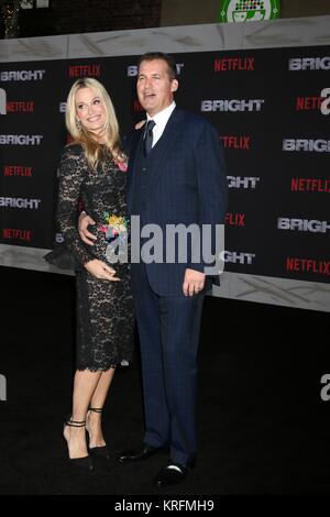 Molly Sims, Scott Stuber aux arrivées pour Premiere lumineux, le Regency Village Theatre, Los Angeles, CA, 13 décembre 2017. Photo par : Priscilla Grant/Everett Collection Banque D'Images