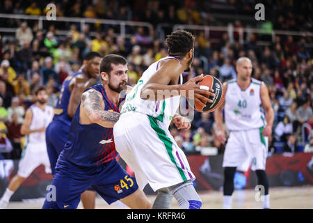 Adrien Moerman pendant le match entre le FC Barcelone contre Unicaja Malaga, Lassa pour le cycle 13 de l'Euroleague, joué au Palau Blaugrana le 20 décembre 2017 à Barcelone, Espagne. (Crédit : GTO/Urbanandsport / Gtres Online) Banque D'Images